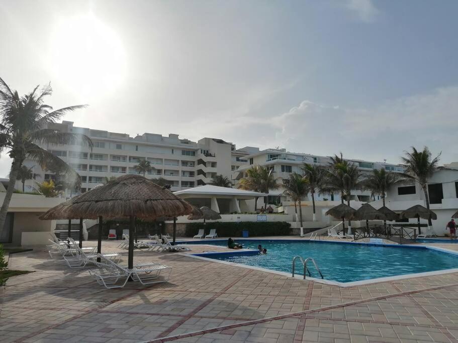Confortable Depa En Condominio Frente Al Mar! Cancún Kültér fotó